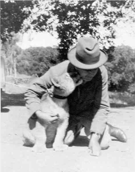 George Whittell Jr. embracing his lion, Bill